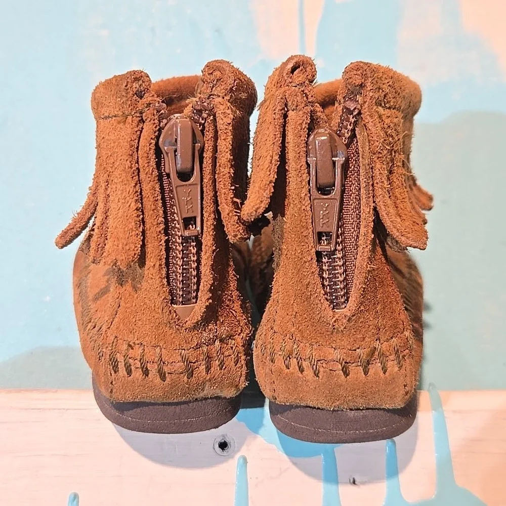 Minnetonka Kids 7 Brown Fringe‎ Moccasins Boots Suede Zip Ankle Stained Shoes